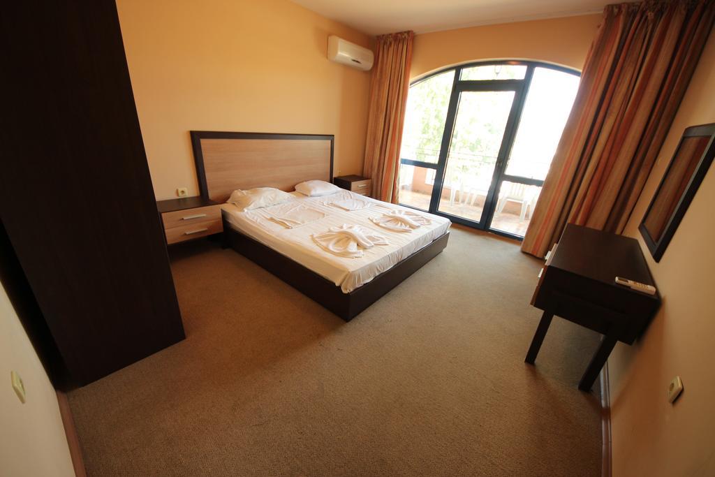 Menada Villa Bonita Apartments Pantai Sunny Bagian luar foto