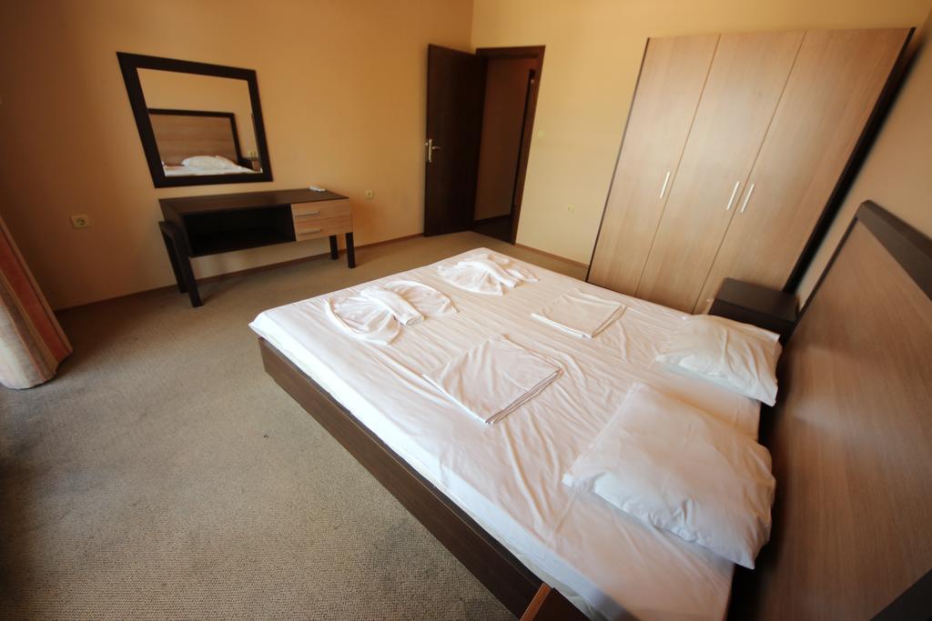 Menada Villa Bonita Apartments Pantai Sunny Bagian luar foto