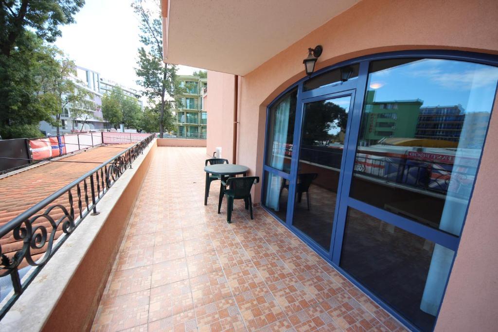 Menada Villa Bonita Apartments Pantai Sunny Ruang foto