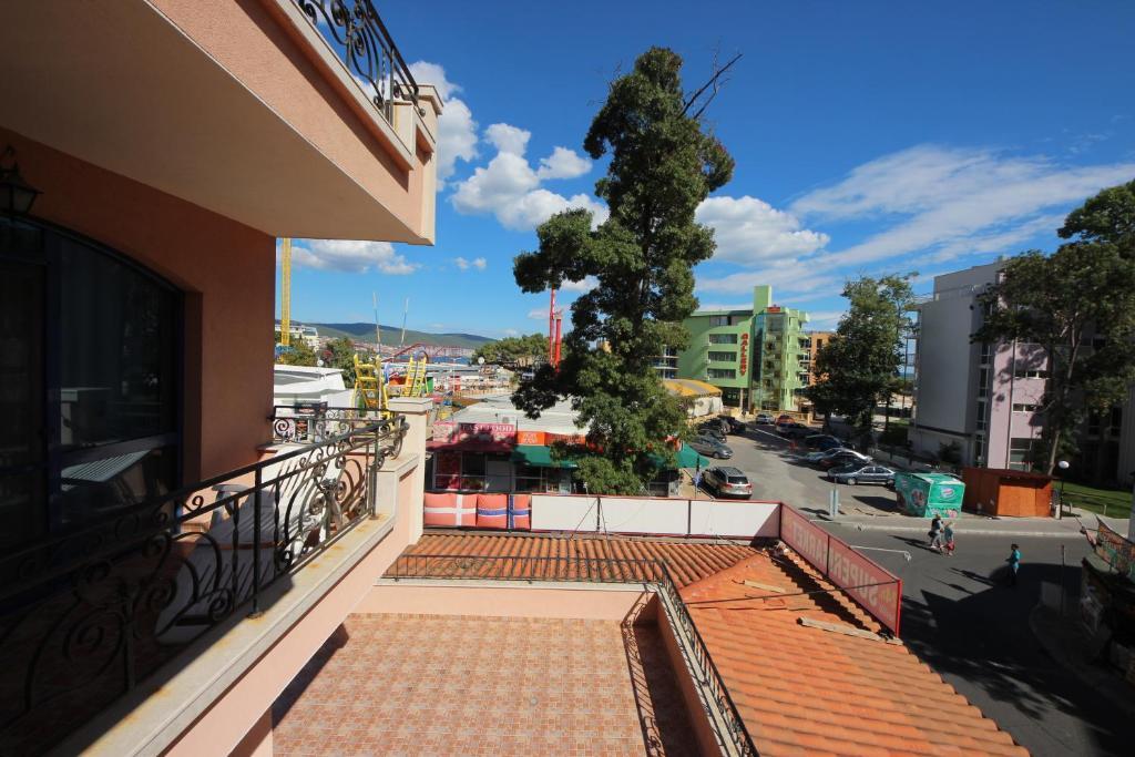 Menada Villa Bonita Apartments Pantai Sunny Bagian luar foto