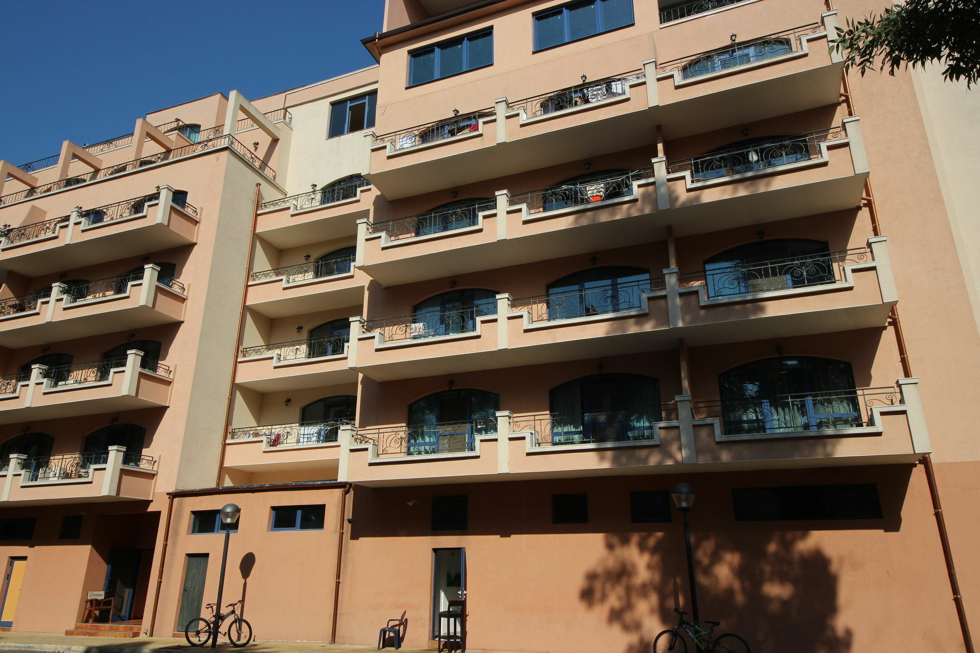 Menada Villa Bonita Apartments Pantai Sunny Bagian luar foto
